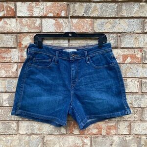 Levi's Blue Jean Shorts Stretch with Cuffed Hem and Mid-Thigh Length